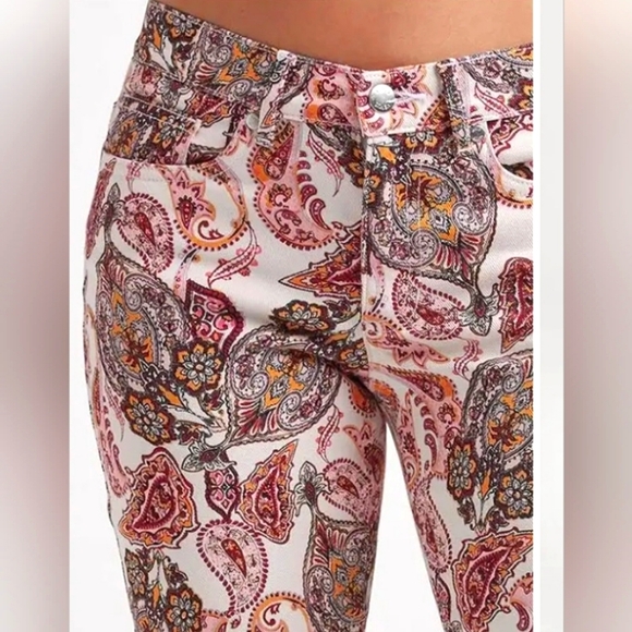 VENUS Denim - NWT Venus Paisley Capris Denim Jeans Size 18